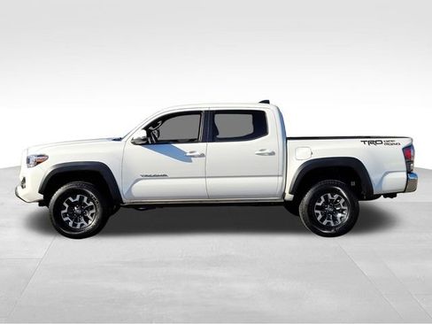 Used 2023 Toyota Tacoma TRD Off-Road image 2