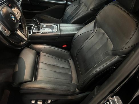 Used 2022 BMW 740i w/ M Sport Package image 17