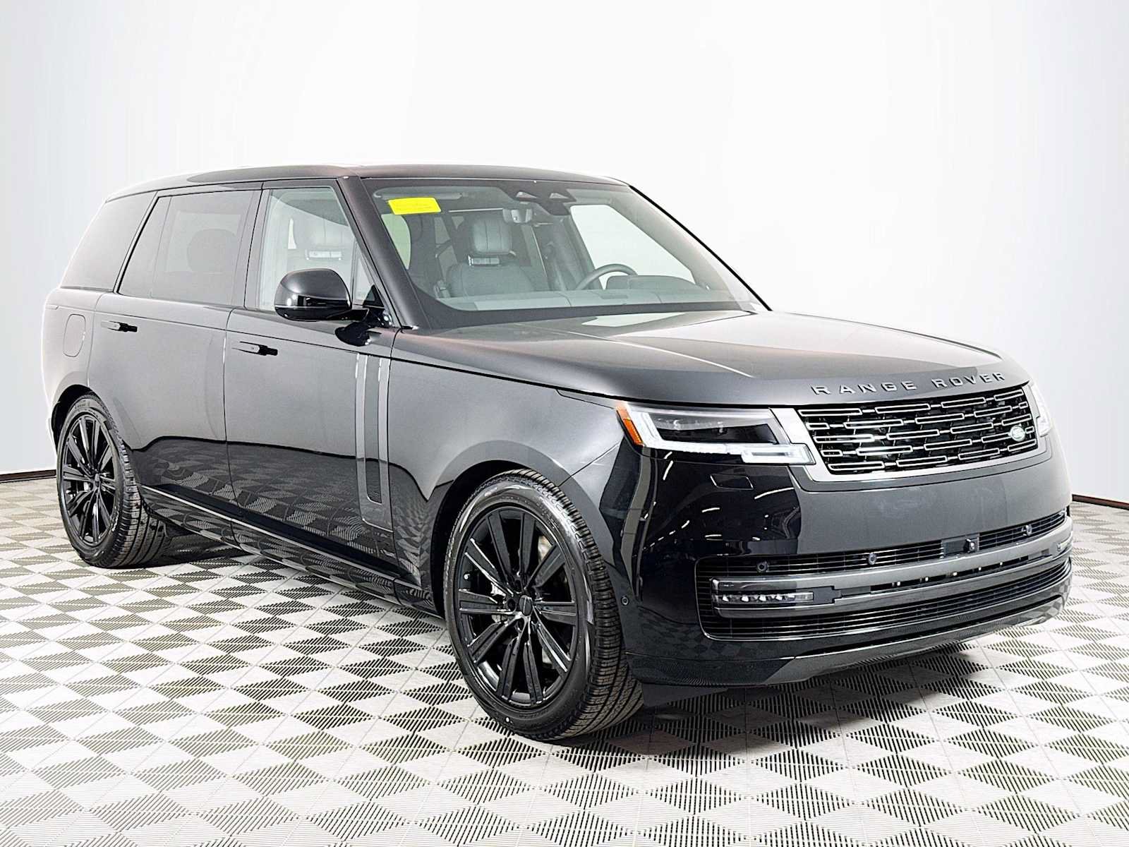 New 2026 Land Rover Range Rover Long Wheelbase SE AWD/4WD image 2