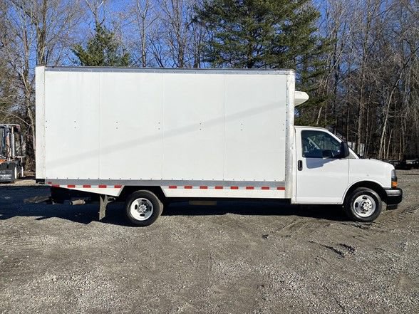 Used 2024 Chevrolet Express 3500 w/ Power Convenience Package RWD image 2