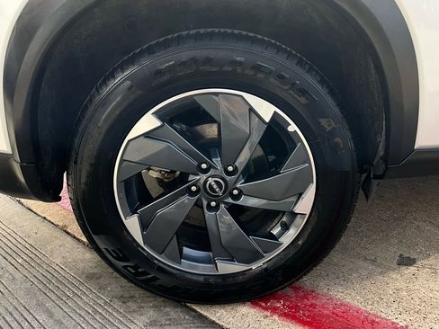 Used 2025 Nissan Rogue SV image 9