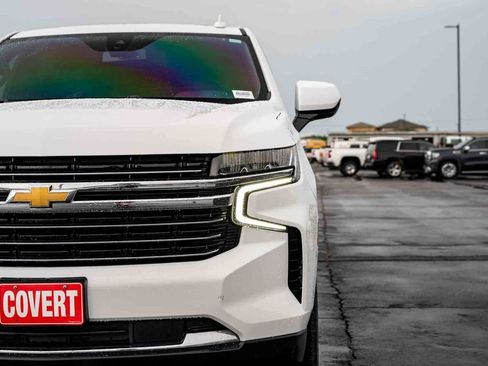 Used 2021 Chevrolet Suburban LT RWD image 8
