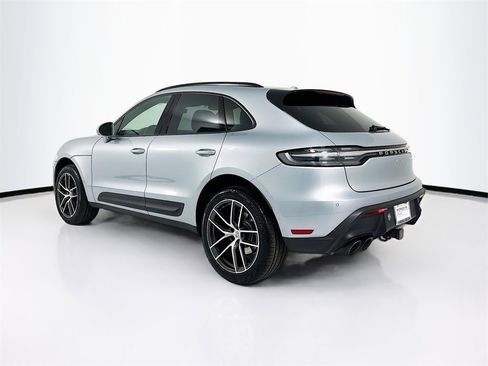 Certified 2025 Porsche Macan image 2