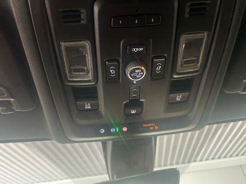 Used 2022 Chevrolet Suburban Premier image 31