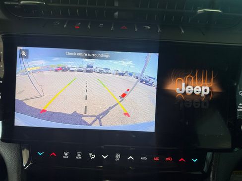 Used 2026 Jeep Grand Cherokee Altitude AWD/4WD image 20