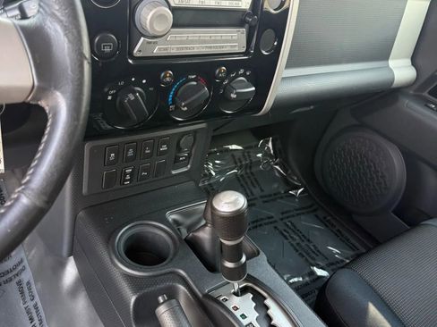 Used 2010 Toyota FJ Cruiser Sport Utility 2D image 14