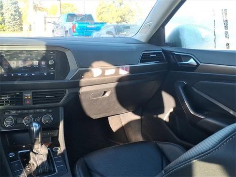 Used 2021 Volkswagen Jetta SEL Premium image 36