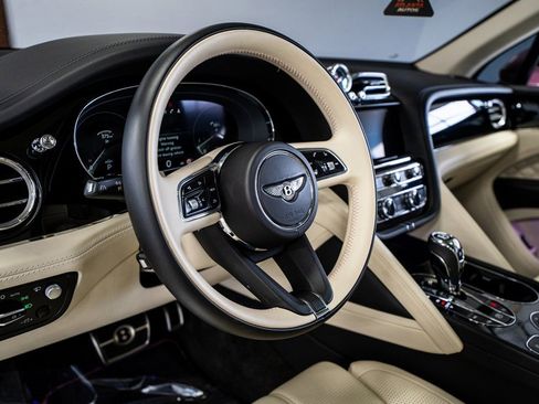 Used 2021 Bentley Bentayga image 37