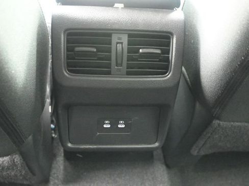 Used 2025 Nissan Rogue SV AWD/4WD image 29