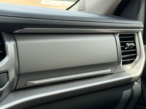 New 2024 Ford Expedition XLT image 11