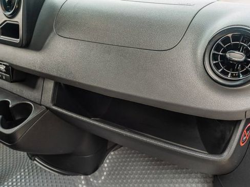 Used 2019 Mercedes-Benz Sprinter 2500 image 46