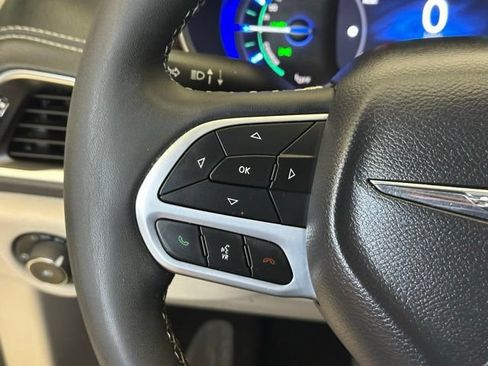 Used 2023 Chrysler Pacifica Limited FWD image 23