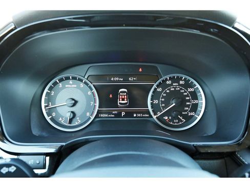 Used 2025 INFINITI QX60 Pure image 16