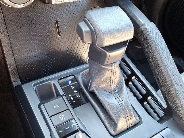 Used 2025 Toyota Tacoma SR5 AWD/4WD image 13