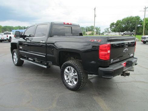 Used 2018 Chevrolet Silverado 2500 High Country w/ Duramax Plus Package AWD/4WD image 11