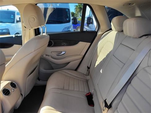 Used 2021 Mercedes-Benz GLC 300 image 9