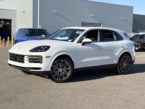 Used 2025 Porsche Cayenne AWD/4WD image 2