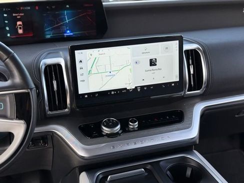 Certified 2025 Ford Expedition Max Platinum image 33