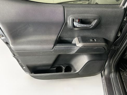 Used 2022 Toyota Tacoma TRD Off-Road image 24