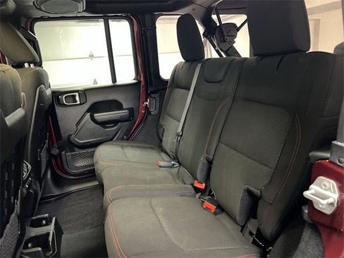 Used 2022 Jeep Wrangler Unlimited Rubicon w/ Cold Weather Group image 25