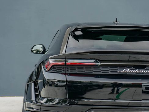 Used 2025 Lamborghini Urus SE AWD/4WD image 51