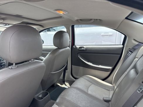 Used 2005 Chrysler Sebring Sedan FWD image 25