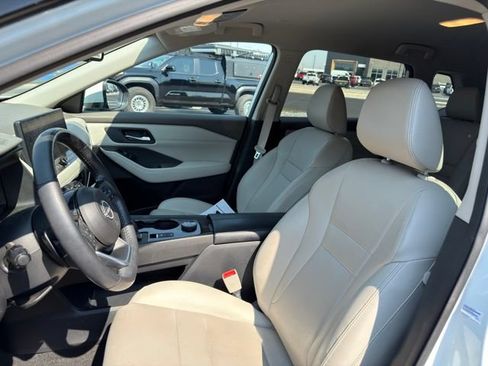 Used 2024 Nissan Rogue SL AWD/4WD image 7