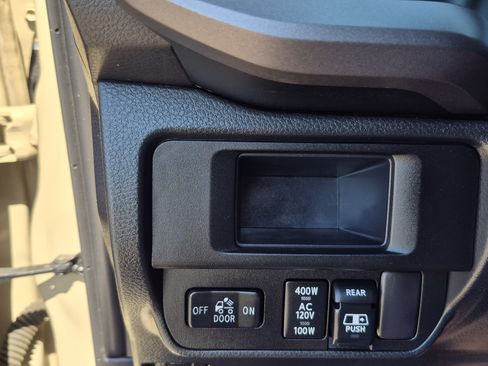 Used 2017 Toyota Tacoma TRD Off-Road w/ Tow Package (A/T) AWD/4WD image 33