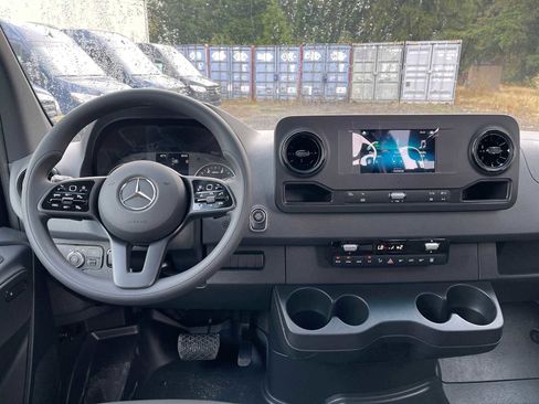 Used 2024 Mercedes-Benz Sprinter 2500 image 16
