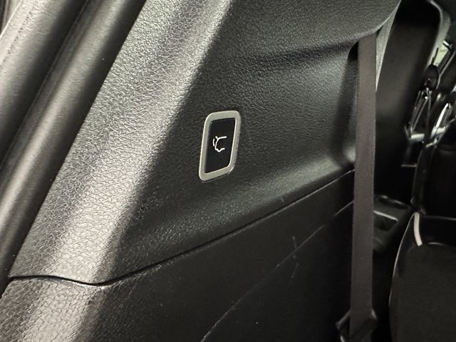 Used 2025 Chrysler Pacifica Limited FWD image 20