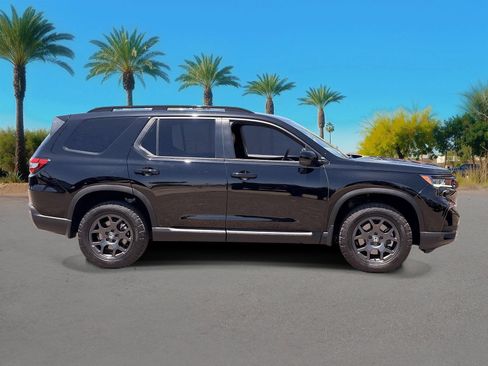 Used 2024 Honda Pilot TrailSport image 6