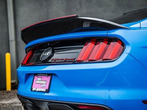 Used 2017 Ford Mustang GT Premium w/ Equipment Group 401A RWD image 32