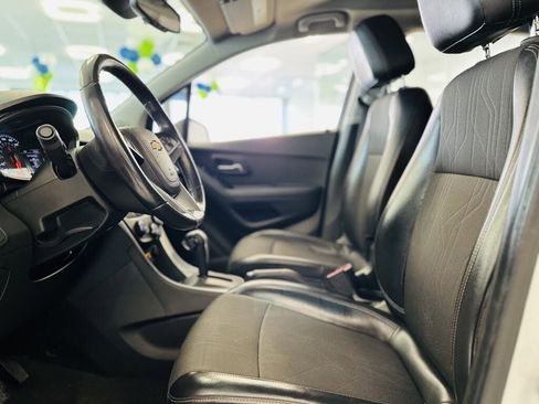 Used 2019 Chevrolet Trax LT w/ LT Convenience Package image 15