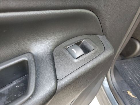 Used 2020 Chevrolet Equinox LT image 16