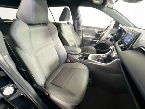 Used 2022 Toyota RAV4 SE image 30