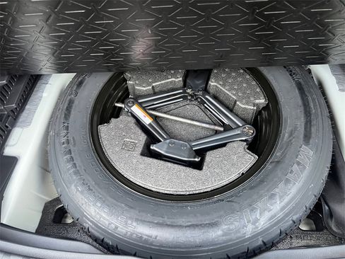 Used 2025 Toyota RAV4 XLE Premium image 23