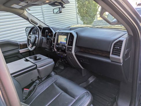 Used 2019 Ford F150 Lariat w/ Max Trailer Tow Package image 34