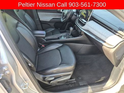 Used 2024 Jeep Compass Latitude AWD/4WD image 11