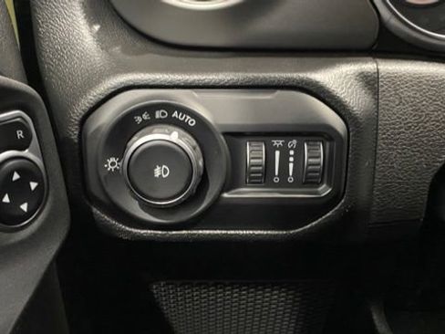 Used 2022 Jeep Wrangler Sport S image 25