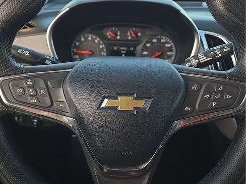 Used 2020 Chevrolet Equinox LS w/ LS Convenience Package image 19