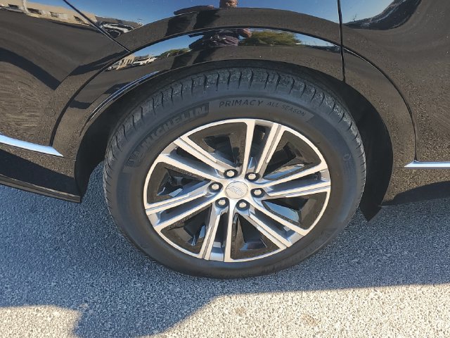 Certified 2024 Cadillac Lyriq Luxury AWD/4WD image 5