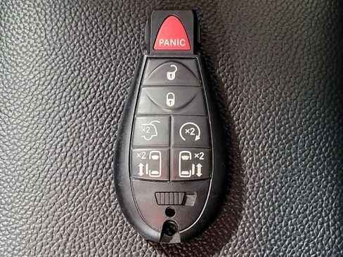 Used 2018 Dodge Grand Caravan SXT FWD image 32