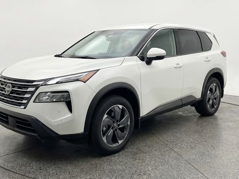 Used 2025 Nissan Rogue SV FWD image 3