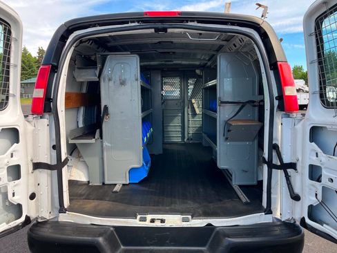 Used 2016 Chevrolet Express 2500 RWD image 14