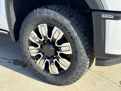 New 2026 GMC Sierra 2500 Denali w/ Denali Reserve Package image 6