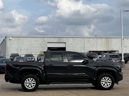 New 2025 Toyota Tacoma SR5 image 3