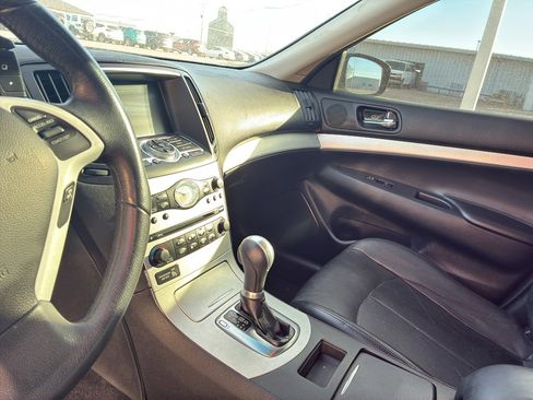 Used 2009 INFINITI G37 Journey image 12