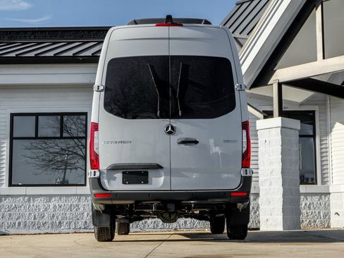 Used 2025 Mercedes-Benz Sprinter 2500 image 8