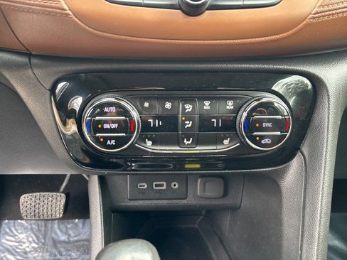 Used 2021 Buick Encore GX Essence w/ Experience Buick Package image 19