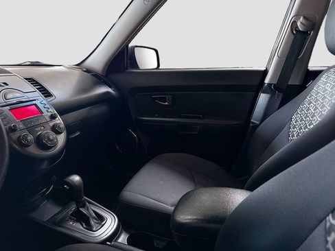 Used 2011 Kia Soul + w/ Audio Pkg FWD image 18